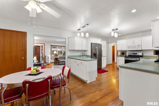 2530 37TH Avenue, Rock Island, IL 61201