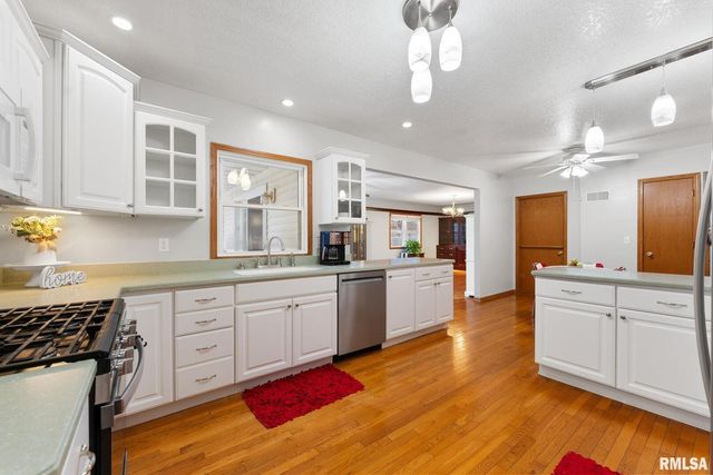 2530 37TH Avenue, Rock Island, IL 61201