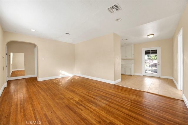 6912 Cedros Avenue, Van Nuys, CA 91405