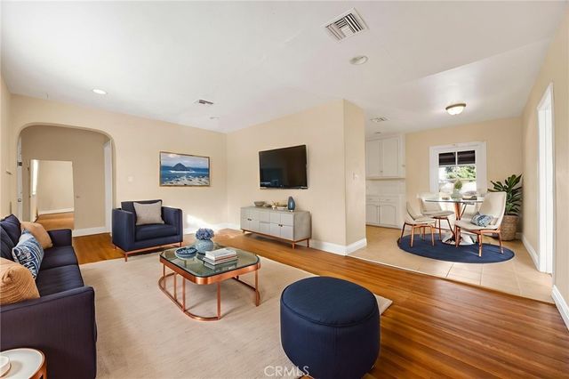 6912 Cedros Avenue, Van Nuys, CA 91405