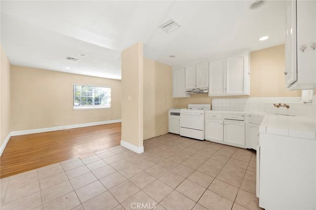 6912 Cedros Avenue, Van Nuys, CA 91405