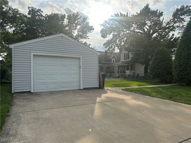 78 Helen Avenue, Niles, OH 44446