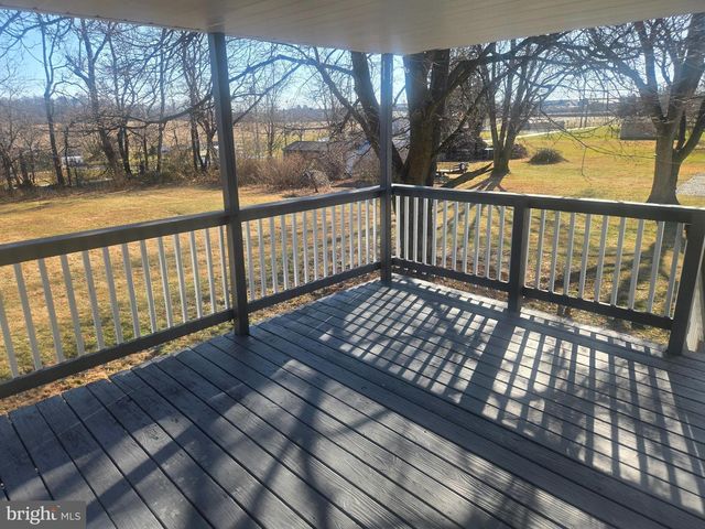 102 VALLEY GREEN DR, Coatesville, PA 19320