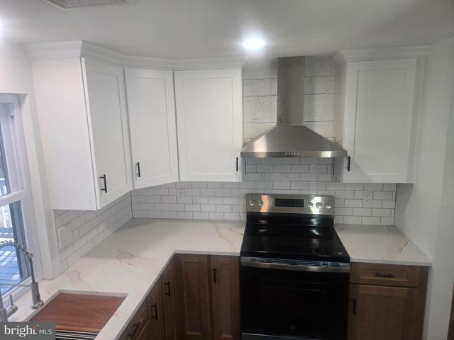 102 VALLEY GREEN DR, Coatesville, PA 19320