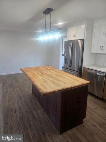 102 VALLEY GREEN DR, Coatesville, PA 19320