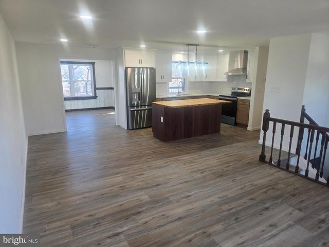 102 VALLEY GREEN DR, Coatesville, PA 19320