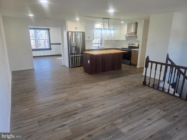 102 VALLEY GREEN DR, Coatesville, PA 19320