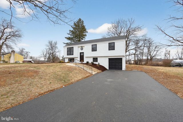 102 VALLEY GREEN DR, Coatesville, PA 19320