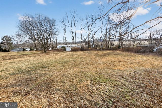 102 VALLEY GREEN DR, Coatesville, PA 19320