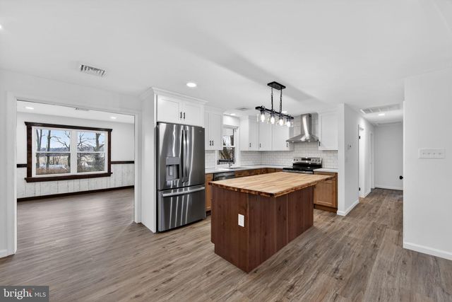 102 VALLEY GREEN DR, Coatesville, PA 19320