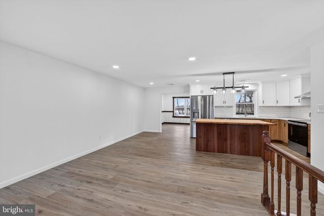 102 VALLEY GREEN DR, Coatesville, PA 19320