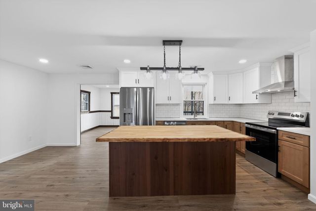 102 VALLEY GREEN DR, Coatesville, PA 19320