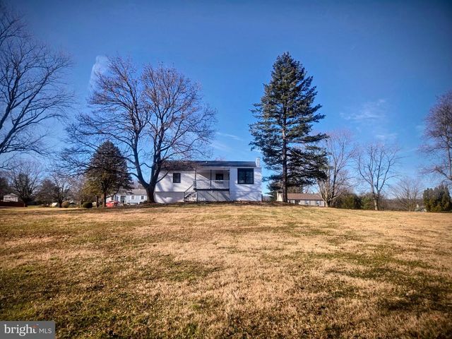 102 VALLEY GREEN DR, Coatesville, PA 19320