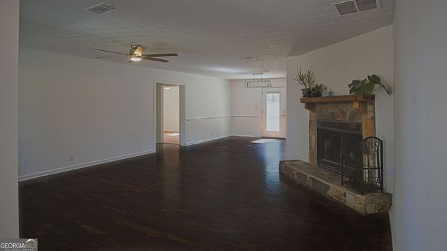 135 Dixie Lane, Covington, GA 30014