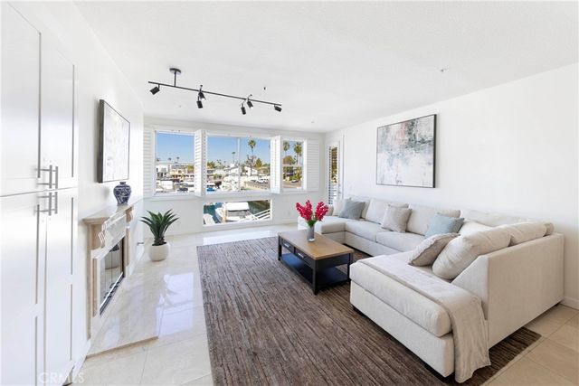 4167 Warner 105, Huntington Beach, CA 92649