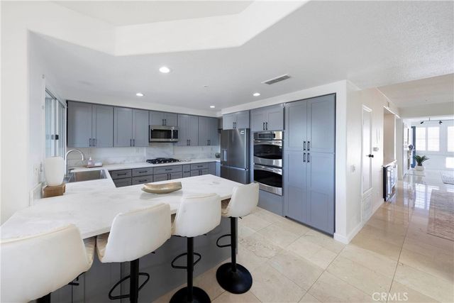 4167 Warner 105, Huntington Beach, CA 92649