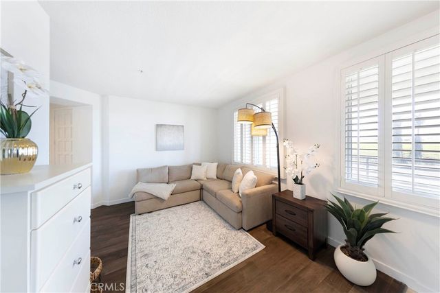4167 Warner 105, Huntington Beach, CA 92649