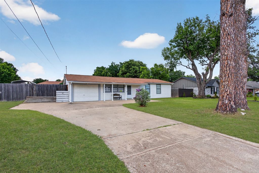 7701 Buck Street, North Richland Hills, TX 76182