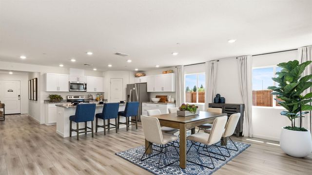 2181 Pioneer Dr, Yuba City, CA 95993