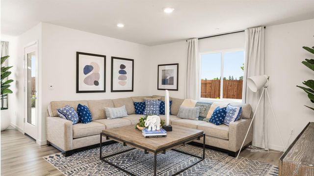 2181 Pioneer Dr, Yuba City, CA 95993