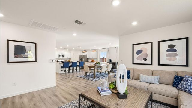 2181 Pioneer Dr, Yuba City, CA 95993