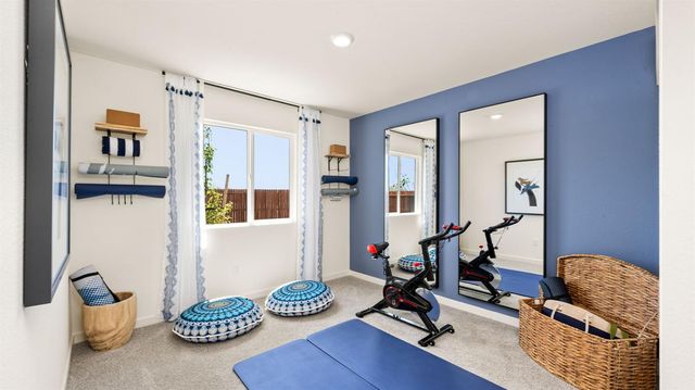 2181 Pioneer Dr, Yuba City, CA 95993
