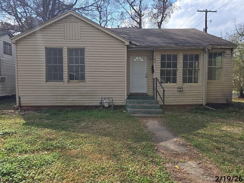 102 COLONIAL Drive, Alexandria, LA 71301
