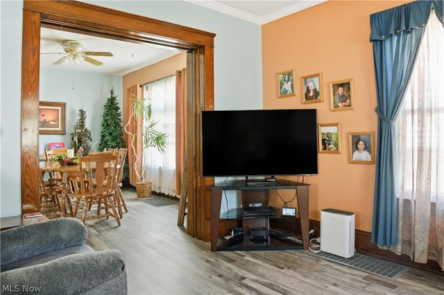 323 E Prospect Street, Girard, OH 44420