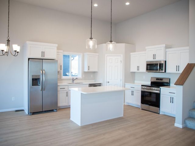 1187 Rachel Drive W, West Fargo, ND 58002