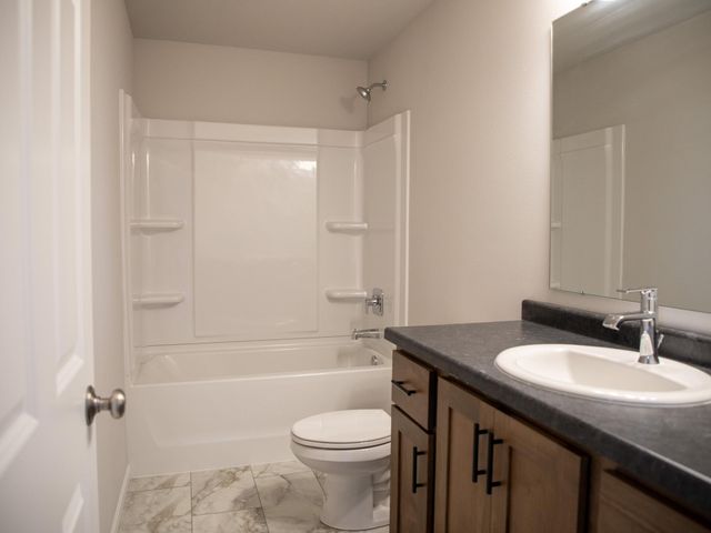 1187 Rachel Drive W, West Fargo, ND 58002