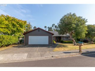 2040 23RD St, Florence, OR 97439