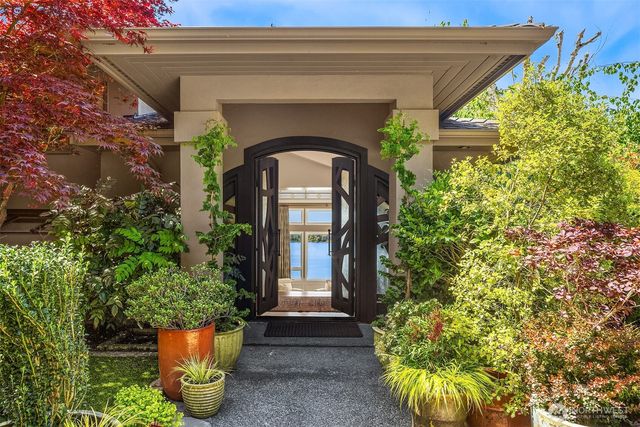 7447 W Mercer Way, Mercer Island, WA 98040