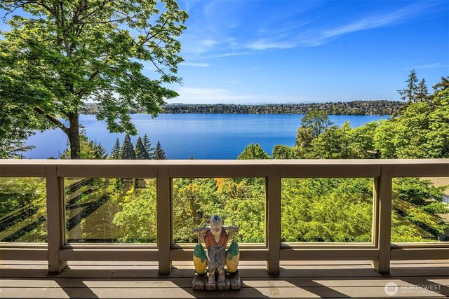 7447 W Mercer Way, Mercer Island, WA 98040