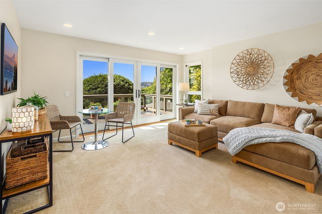 7447 W Mercer Way, Mercer Island, WA 98040