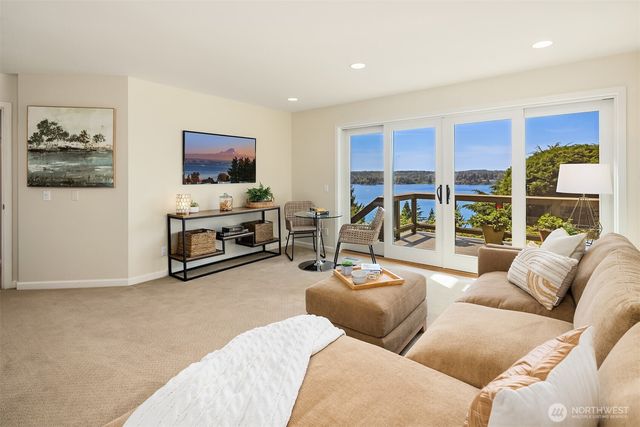 7447 W Mercer Way, Mercer Island, WA 98040