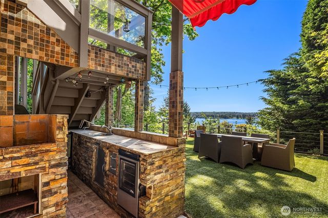 7447 W Mercer Way, Mercer Island, WA 98040