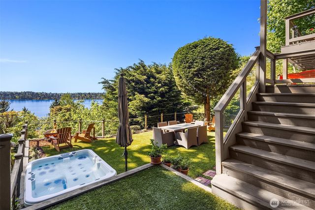 7447 W Mercer Way, Mercer Island, WA 98040