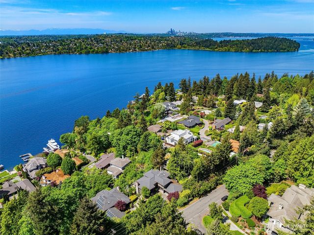 7447 W Mercer Way, Mercer Island, WA 98040