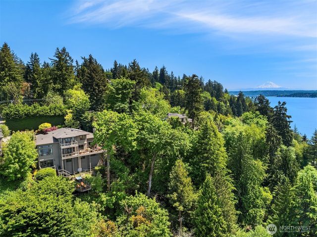 7447 W Mercer Way, Mercer Island, WA 98040