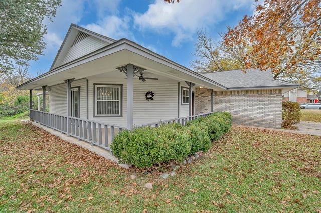 1013 December Drive, Hewitt, TX 76643