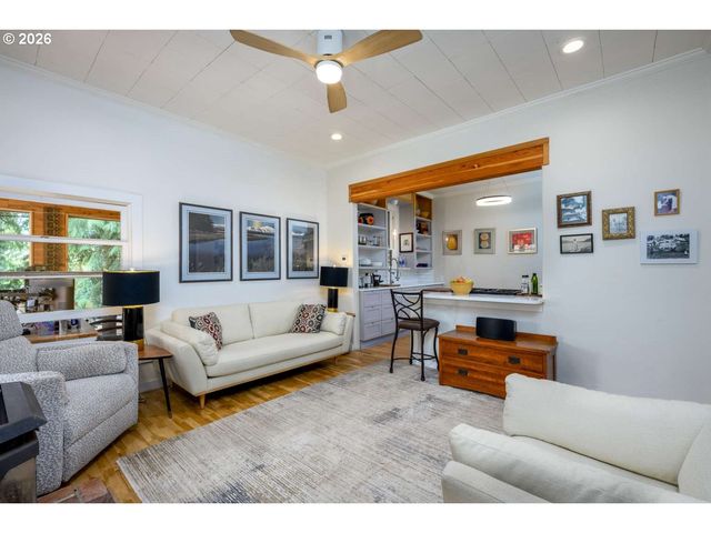 1511 JQ ADAMS St, Oregon City, OR 97045