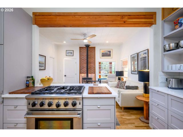 1511 JQ ADAMS St, Oregon City, OR 97045