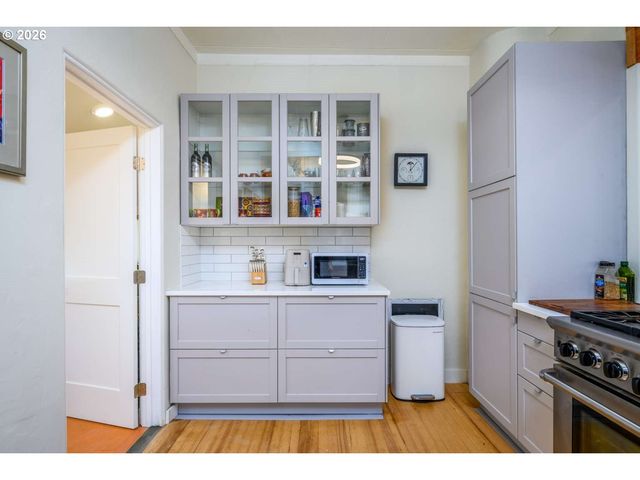 1511 JQ ADAMS St, Oregon City, OR 97045