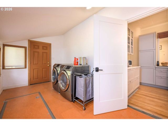 1511 JQ ADAMS St, Oregon City, OR 97045