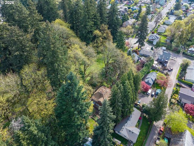 1511 JQ ADAMS St, Oregon City, OR 97045