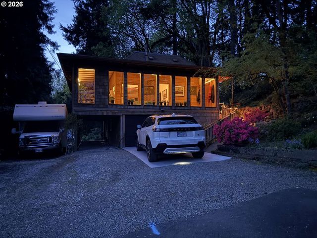 1511 JQ ADAMS St, Oregon City, OR 97045