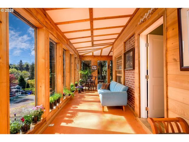 1511 JQ ADAMS St, Oregon City, OR 97045