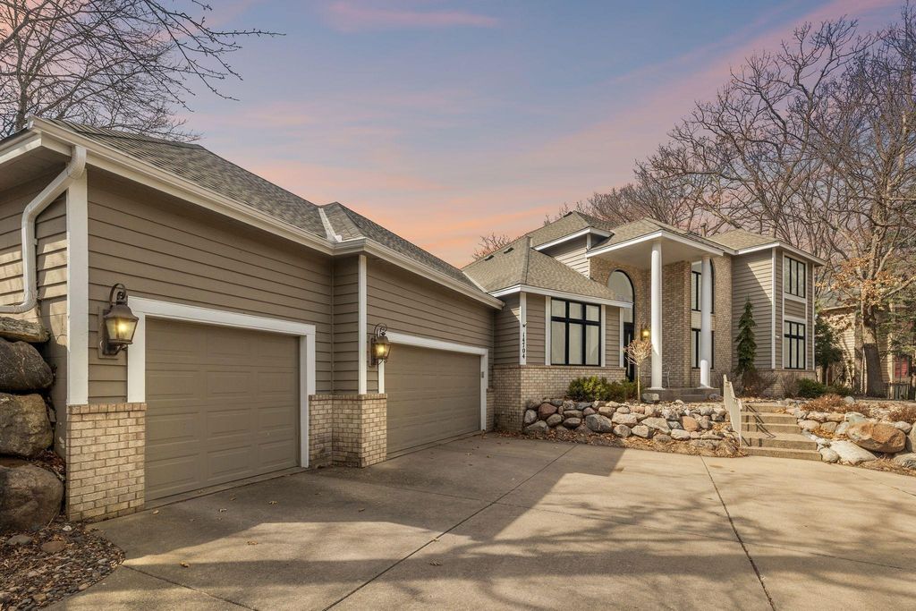 14704 White Oak Drive, Burnsville, MN 55337