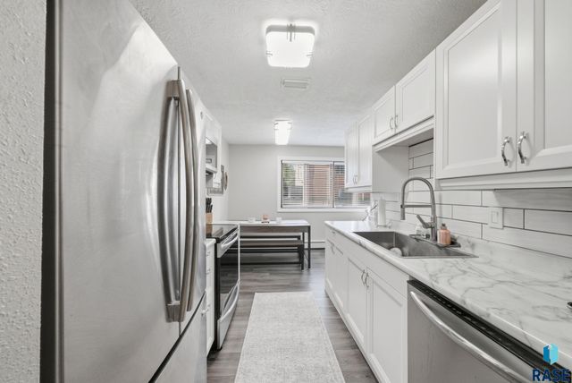 3552 S Gateway Blvd Boulevard 104, Sioux Falls, SD 57106