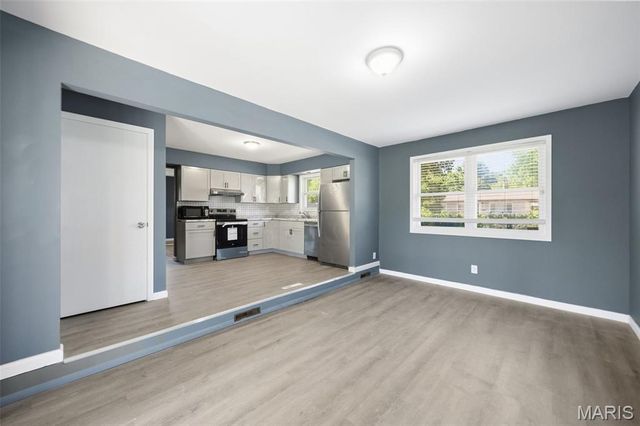 809 Lightwood Drive, Hazelwood, MO 63042
